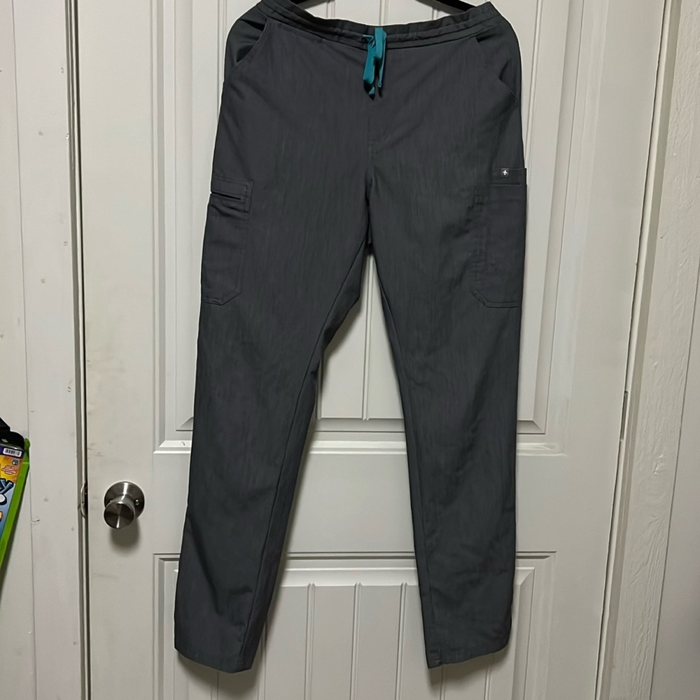 Medium Tall women’s Yola skinny scrub pants